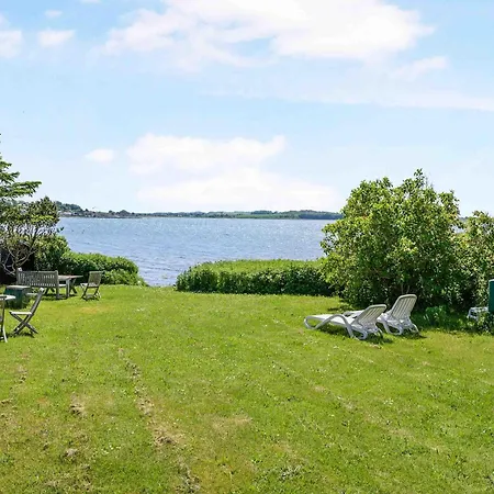 Awesome In With 2 Bedrooms And Wifi Holiday home